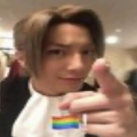 rainymeromi's tweet photo. why are you pointing at me you are the gay one point at yourself https://t.co/ZDMvnBk8An