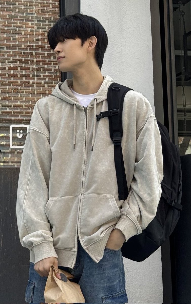 pompoy_antra's tweet photo. ขอบคุณที่ไม่ทิ้งความฝันและมาเป็นคิมกอนอูald1นะ หลังจากนี้ไม่ว่าจะเกิดอะไรขึ้นจะsupportต่อไป ขอให้รู้ไว้ว่ามีคนกลุ่มหนึ่งที่รักและพร้อมสู้เพื่อน้องเสมอนะกอนอู ได้โปรดอย่าทิ้งความฝันและสิ่งที่รักนะกอนอู
#건우_데뷔확정일년_축하해 
#ForeverPickGeonwoo
#건우믿고_끝까지_따라갈게 https://t.co/snYLUJmzaT