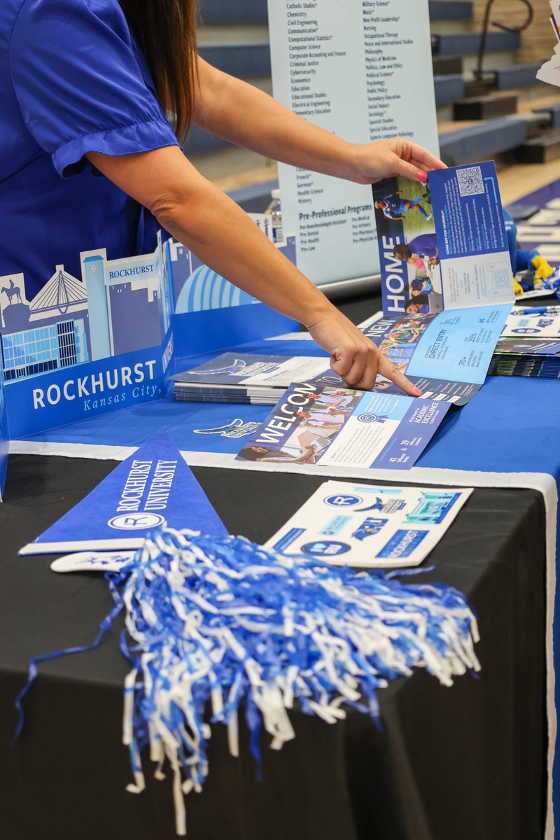 gocreightonprep's tweet photo. We're grateful to have hosted a successful college fair last week! Speaking of college, check out our recent Class of 2026! 🎉

🎓 88% received at least one scholarship
🎓 27% received a full tuition scholarship
🎓 $29.5M in scholarships

Ready for more? https://t.co/V5xQUiueqj https://t.co/OAqrxHnINr