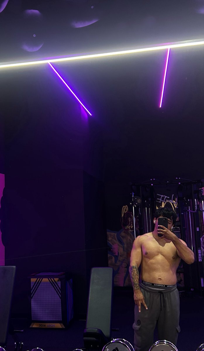 Mtz713__'s tweet photo. Recovery #htx #gymfreak #htxmeet #latino #cardio #sneakylibj #htxlink #houston #bull #horny #htxfreak #txmeets https://t.co/oGltlvglnz