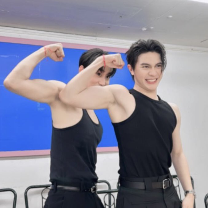 happiemumu's tweet photo. จัดอันดับสิ่งที่ใหญ่กว่าที่คุณคิด 

1. วิลเลี่ยม 
.
.
100. วิลเลี่ยม https://t.co/n4u3gxiGp5