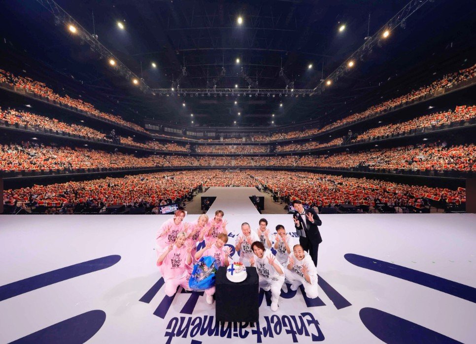 turley_k's tweet photo. シンクロポーズ
お題がマイケル・ジャクソンでどれやるんだろと思ったら…
斜め前を指さすあのポーズ
人差し指と一緒に小指も立てるの
中居さんと同じだ…美しい🥹
答え合わせするまで暫く続けていた姿が素敵でした🩵
#NBE2026 https://t.co/PZwNQTLl5t
