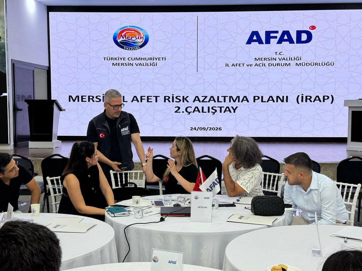 AFAD__Mersin's tweet photo. Mersin İl Afet Risk Azaltma Planı (İRAP) 2027-2031 hazırlık çalışmaları kapsamında; Deprem, Orman Yangını, Sel/Taşkın, Heyelan ve Endüstriyel Kazalar başlıklarında çalışma masalarının oluşturulduğu 2. Çalıştay gerçekleştirildi.

🏠⚡🌋🌲🔥🌲🌧️🌊🏠⛰️🪵🚗🏭⚠️💥

@afadbaskanlik https://t.co/J72CZTHnVM