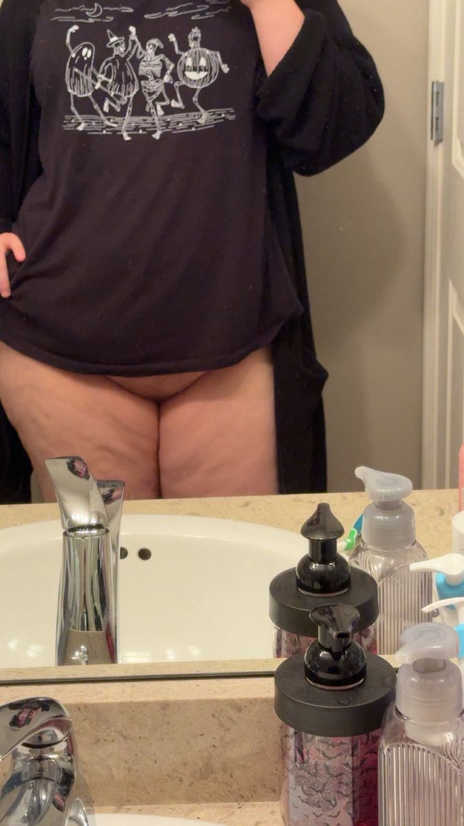 Vampbl00d666's tweet photo. Been so busy recently, need help de-stressing..any volunteers? 

#nsfwtwtًً #nsfwㅤㅤ #slut #fucktoy #thick #curvy https://t.co/BOkB7BOQcd