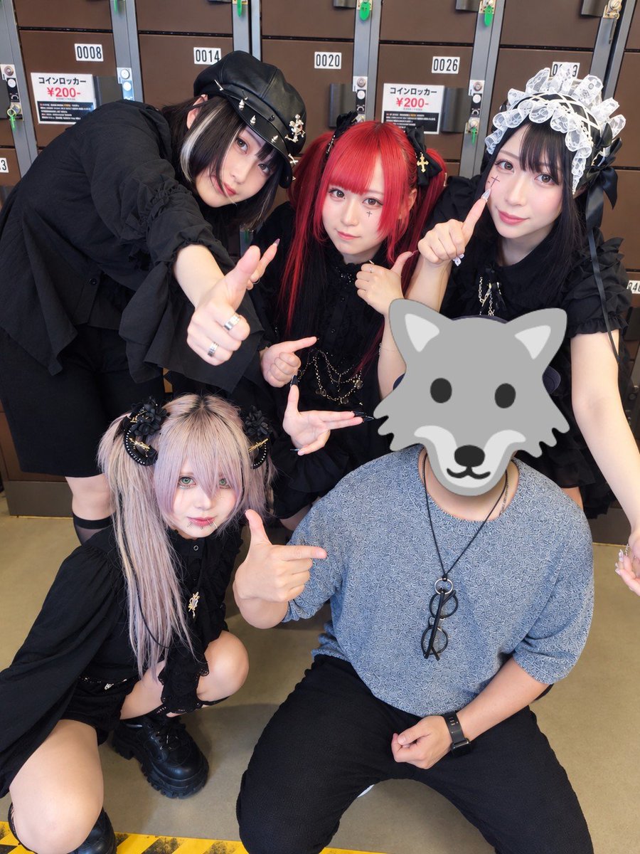 7nekomata's tweet photo. @NEXOR_zero ライブお疲れ様でした👍楽しかったです✨
チェキ、写メ、初囲み。

 #俺らゼロ距離 https://t.co/0lD2hBpsO4