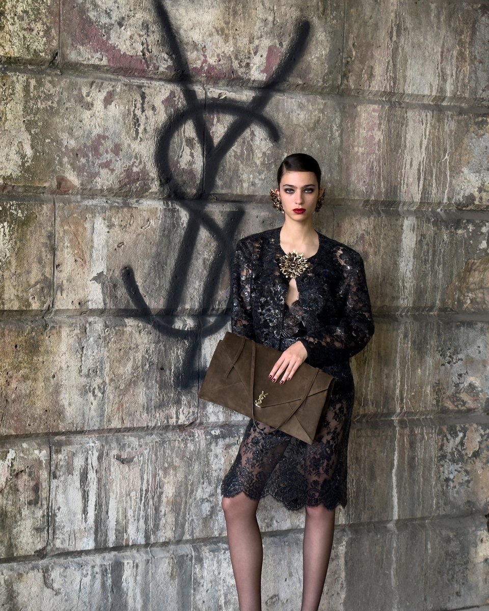YSL's tweet photo. Winter 26
by Anthony Vaccarello

Loli Bahia, Anja Rubik, Yasmin Warsame, Laura Ponte &amp; Lina Zhang

Photographed by Juergen Teller

The Simone

#YSL #YvesSaintLaurent #SaintLaurent