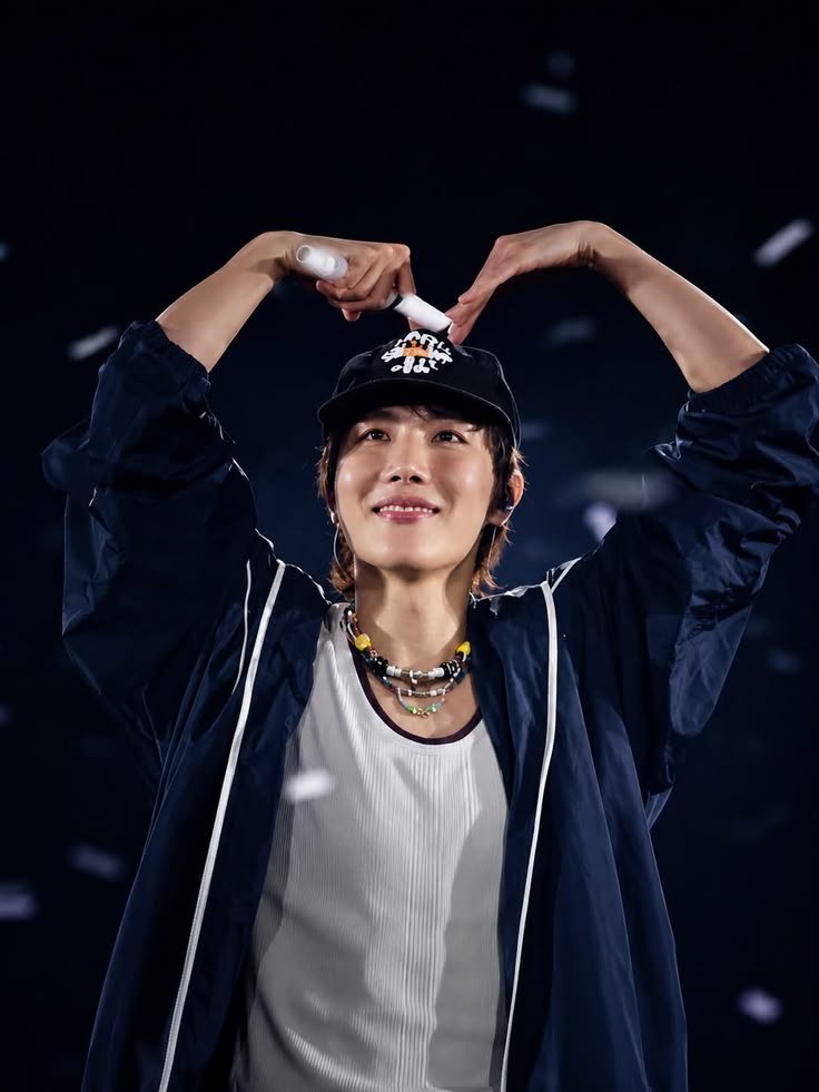 hobigaloree's tweet photo. I love me a hobi heart ♡ https://t.co/voBc2rXBYs
