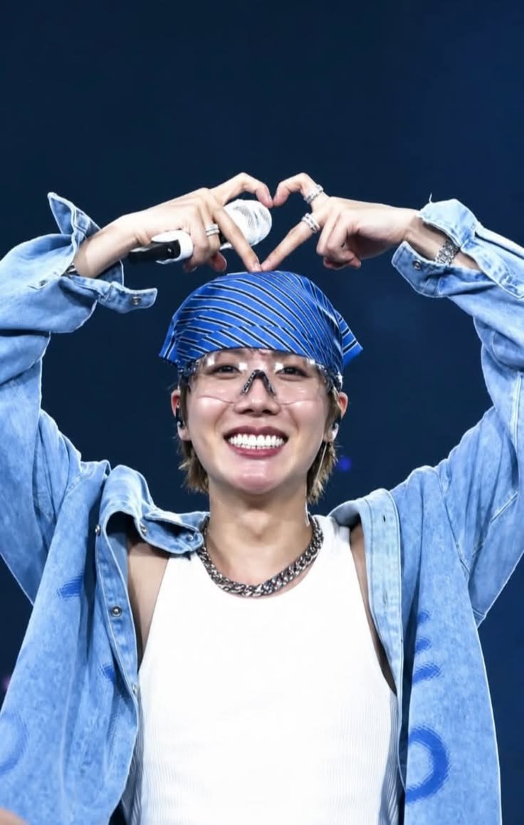 hobigaloree's tweet photo. I love me a hobi heart ♡ https://t.co/voBc2rXBYs
