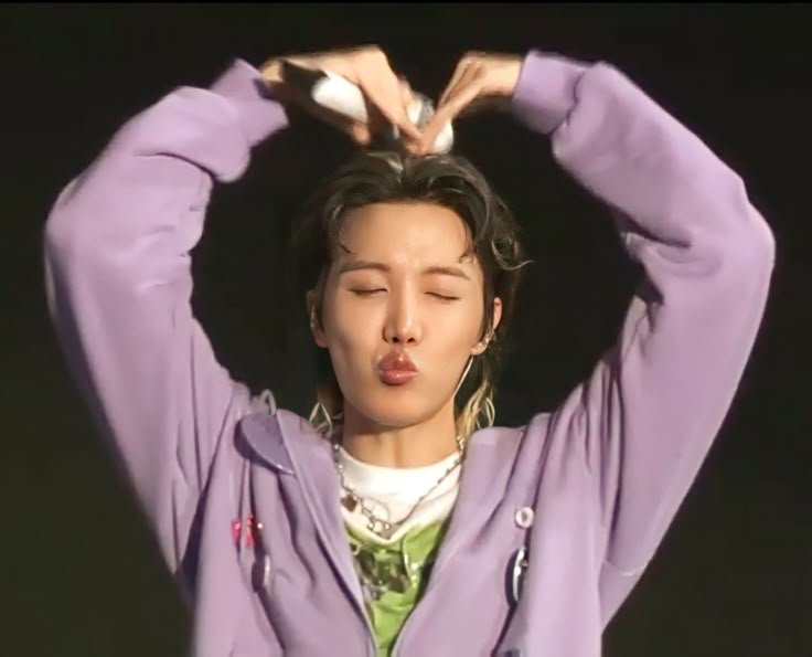 hobigaloree's tweet photo. I love me a hobi heart ♡ https://t.co/voBc2rXBYs