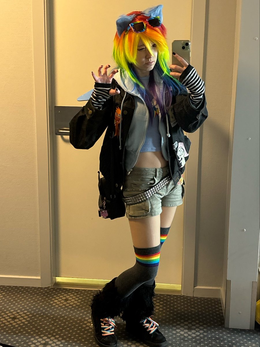 misupien's tweet photo. Rainbow Dash @norsehorsecon 

 /)^3^(\

more pictures on my ig: misupien

#rainbowdashcosplay #mlp https://t.co/rabxbwjGvZ