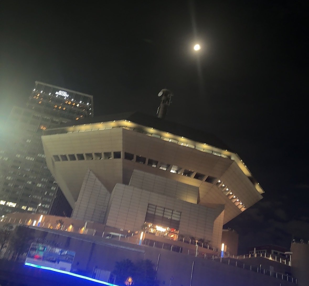 vv_oll's tweet photo. 帰り道に明日AngeloがライブするなんばHatch通過( ´ ▽ ` )♡
近くのホテルにしたけど思ったよりも近かった✌︎

もう明日なんだなぁ(｡-_-｡)
Angeloぎるさん、楽しみ\♡/ https://t.co/JDxZUJoGme