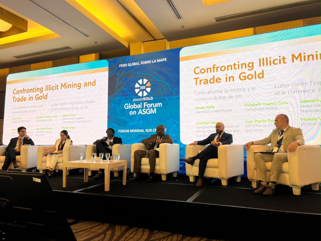 planetGOLDMali's tweet photo. 🇲🇱 Partage d'expérience au #planetGOLDGlobalForum! 
Au Panama🇵🇦, M. Amara Keita, Coordinateur de #planetGOLDMali, a porté la voix du Mali lors du panel sur l’exploitation minière &amp; le commerce illicite de l’or.
Traçabilité, formalisation &amp; pratiques responsables au💛des échanges. https://t.co/3zUCPNs3xI