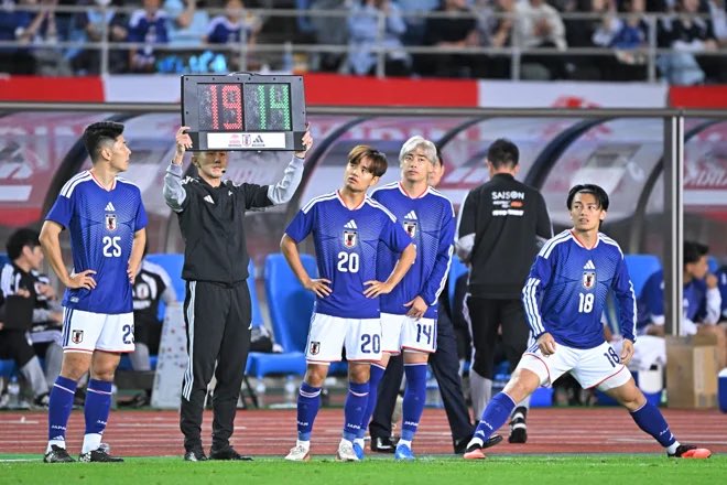 shirataman14's tweet photo. 必殺4枚替え https://t.co/OYeWQtugVg