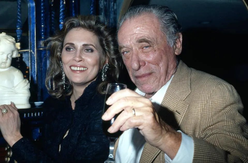 chadoutlaws's tweet photo. Drunk, ugly, and broke for most of his early life.

Women still chased him.

Bukowski’s pull had almost nothing to do with looks or money.

The first principle is: https://t.co/8kPrP40t5E