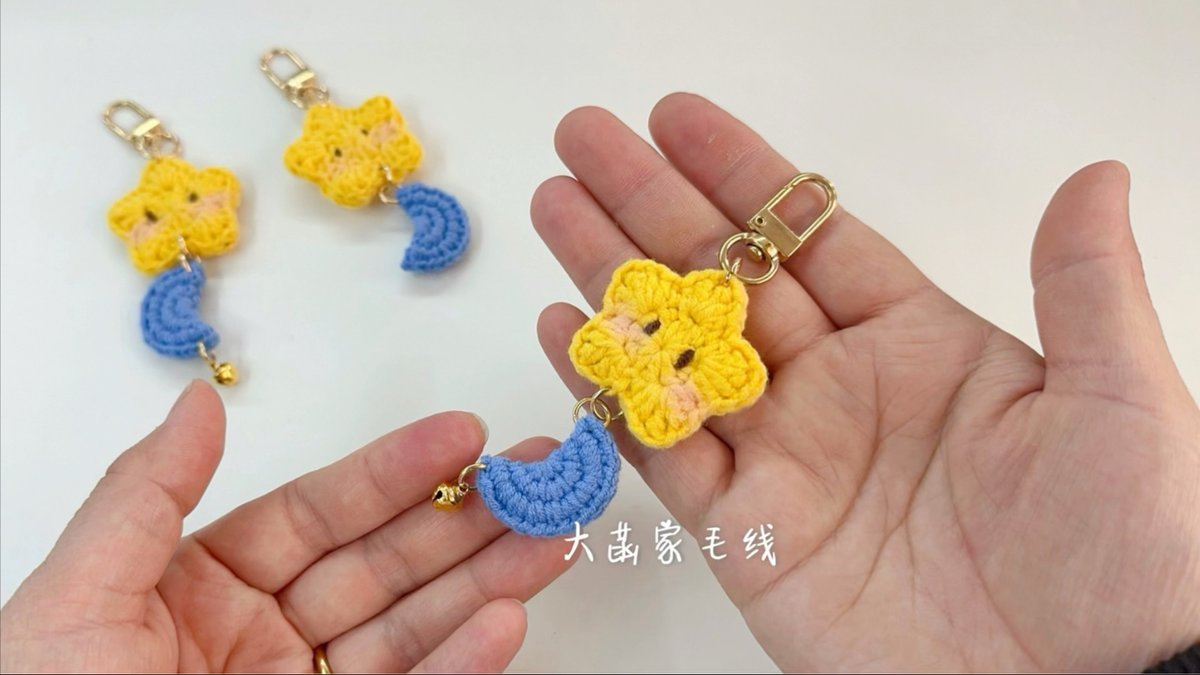 linanami140504's tweet photo. [Just finished this adorable crochet constellation keychain ! Stitched under an hour with soft cotton yarn, perfect little handmade gift for my stargazing buddy ]， https://t.co/UYsCSL9qg2