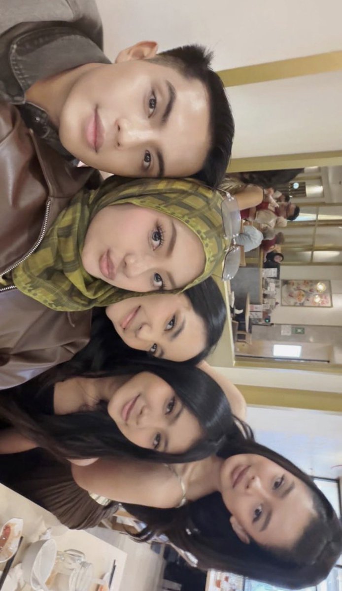 sukagabutgt's tweet photo. support system aqeela gais &amp; masi banyak lagi tadi yang dateng juga🥺💚💚 langgeng selalu persahabatan kalian yah https://t.co/tk2hk2diFh