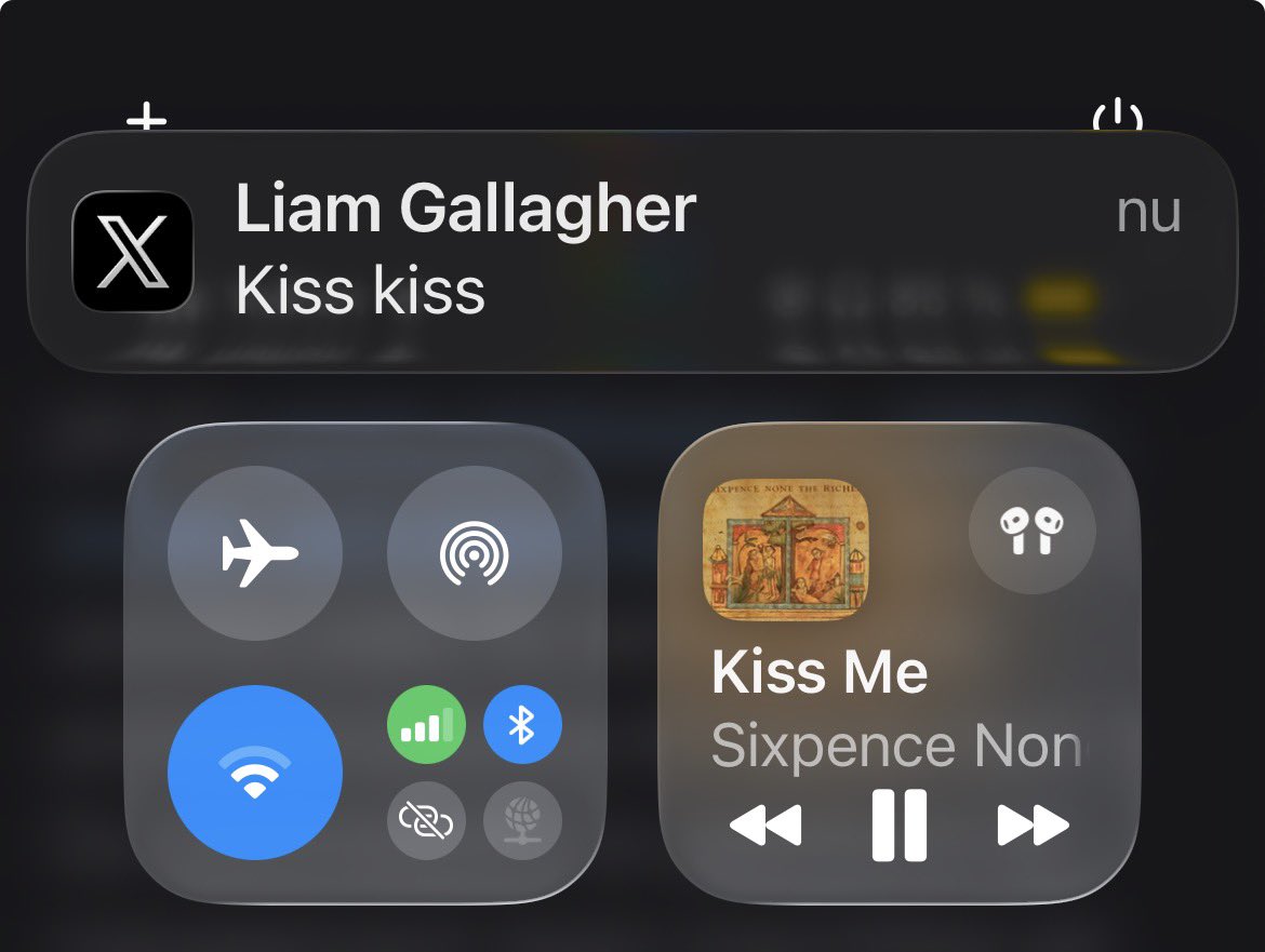 Inthesunshiiine's tweet photo. @liamgallagher @LarssonHen98b4 @henriks_tongue How did you know https://t.co/4trIPVEOwU