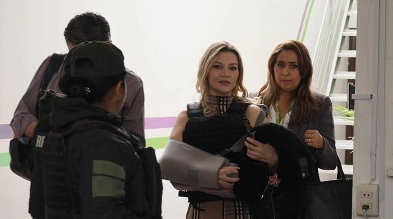NotiBoliviaSeg's tweet photo. #NotiBolivia | Beller declara por el caso ANDIS y pone su celular a disposición de la Justicia argentina

Leer más en: https://t.co/RzXGo9YuZo

#Bolivia https://t.co/6lfY6kmGkV