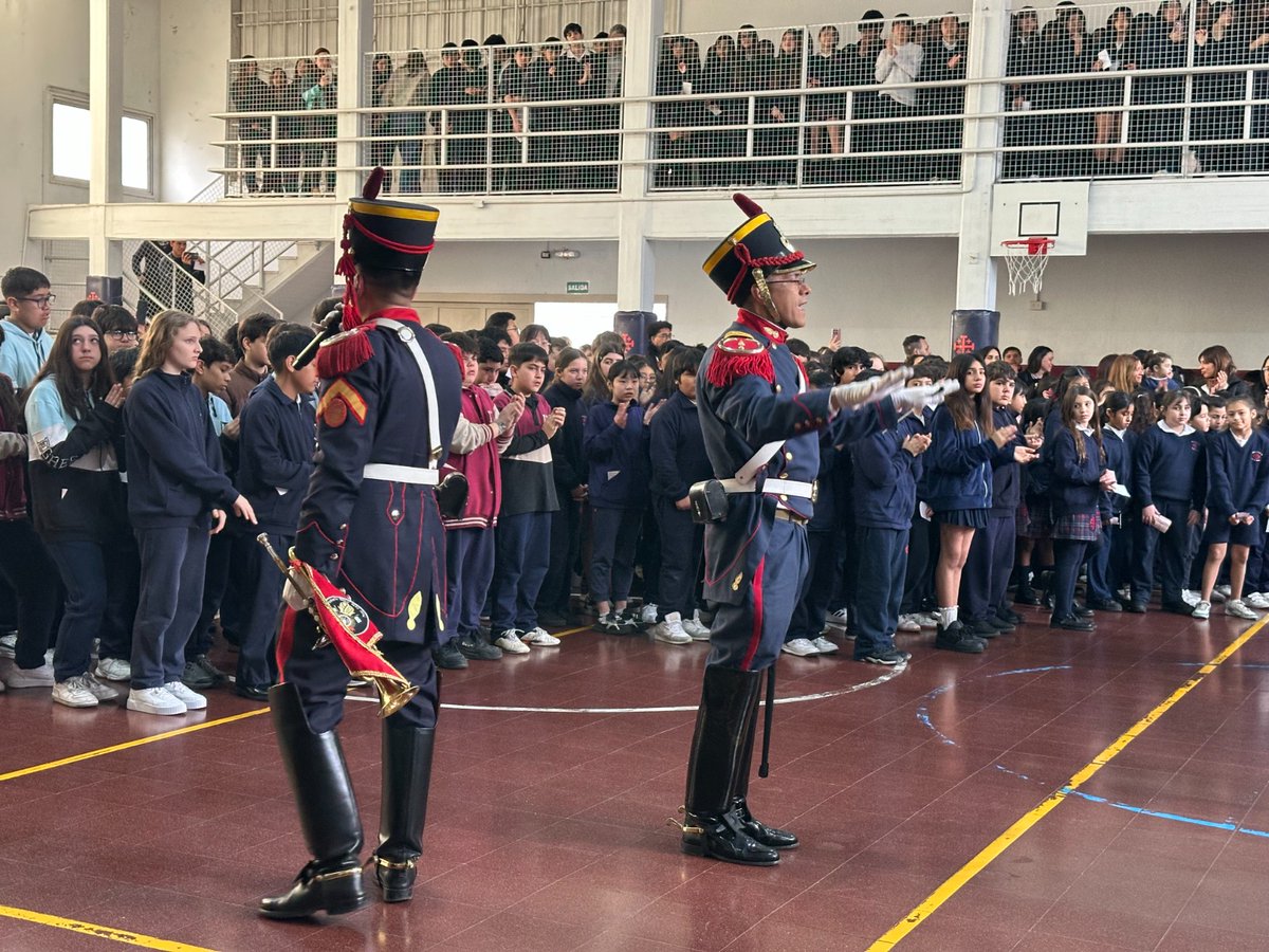 Granaderosarg's tweet photo. Nuestra Fanfarria Militar participó de la procesión en honor a Nuestra Señora de la Merced, Generala y Patrona del Ejército Argentino, junto a los alumnos del Colegio Franciscano Tierra Santa en el barrio porteño de Almagro
#SomosPatria #HerederosDelLibertador #SomosHistoriaViva https://t.co/wMs6UiNOC4