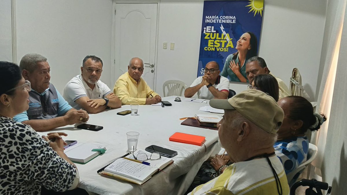ventezuliav's tweet photo. #Zulia ¡ORGANIZACIÓN Y PLANIFICACIÓN!
Reunión de la Dirección Ejecutiva Municipal #VenteMaracaibo los avances en la conformación de los Colegios Ciudadanos📝
Esperando el retorno de nuestros líderes @MariaCorinaYA
y @GRRuizVE🇻🇪
¡Estamos listos y por eso exigimos #FechaYa!🗳️🗓️ https://t.co/y4rNfQAKbh