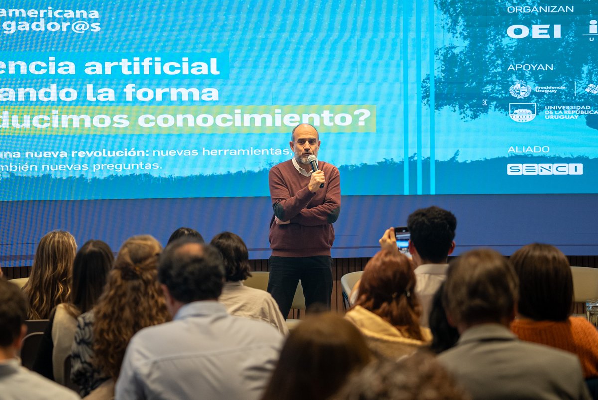 SENCI_Uy's tweet photo. 📢 Se inauguró la Noche Iberoamericana de l@s Investigador@s en la @UCUuy.
Un evento liderado por la @OEIUruguay
➡️El Secretario de la #SENCI en sus palabras destacó el valor de esta instancia para visibilizar y empatizar con el trabajo diario de construir conocimiento.
🧵👇 https://t.co/mTuh7LjhwN