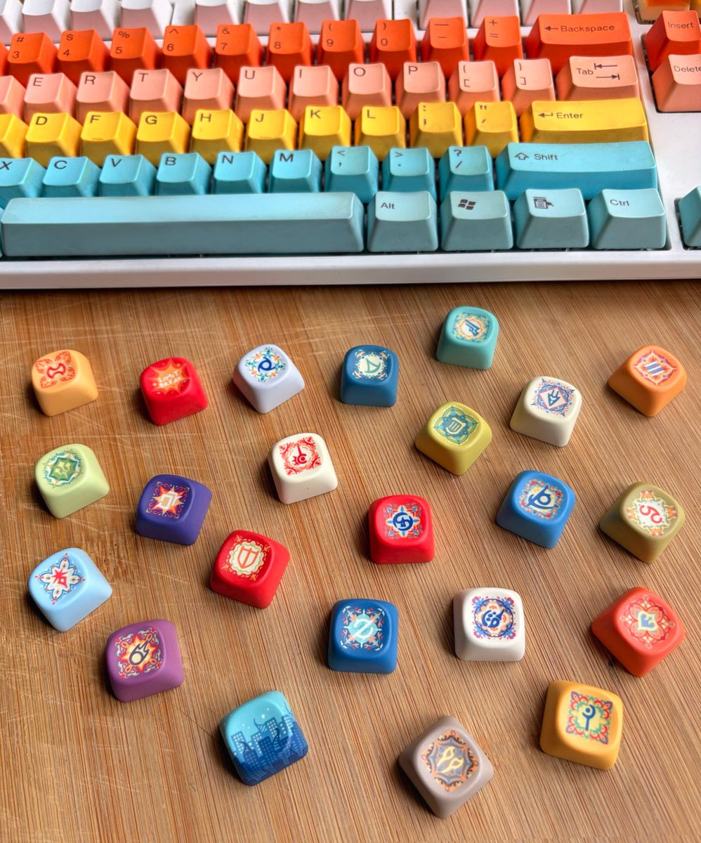 Fenrishion's tweet photo. I made jobclass keycaps!

Coming for MSQSG/MCMUK/online soon! :D https://t.co/PtiuD7nQfR