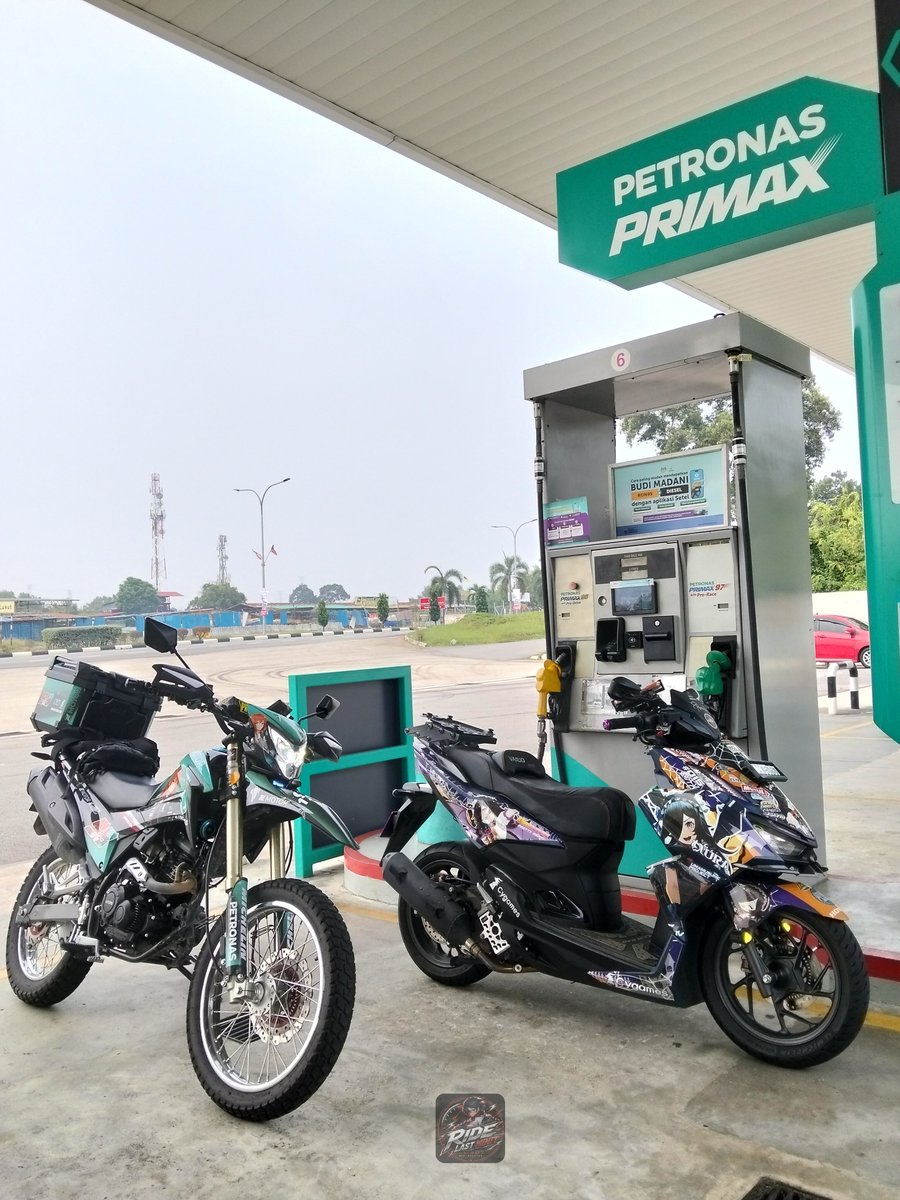 FauzanFZmy's tweet photo. R.L.M Hari Malaysia 🇲🇾

#WMOTO #Hawk200i #Convoy #Ride #BikeLife https://t.co/qoqk7gYkhB