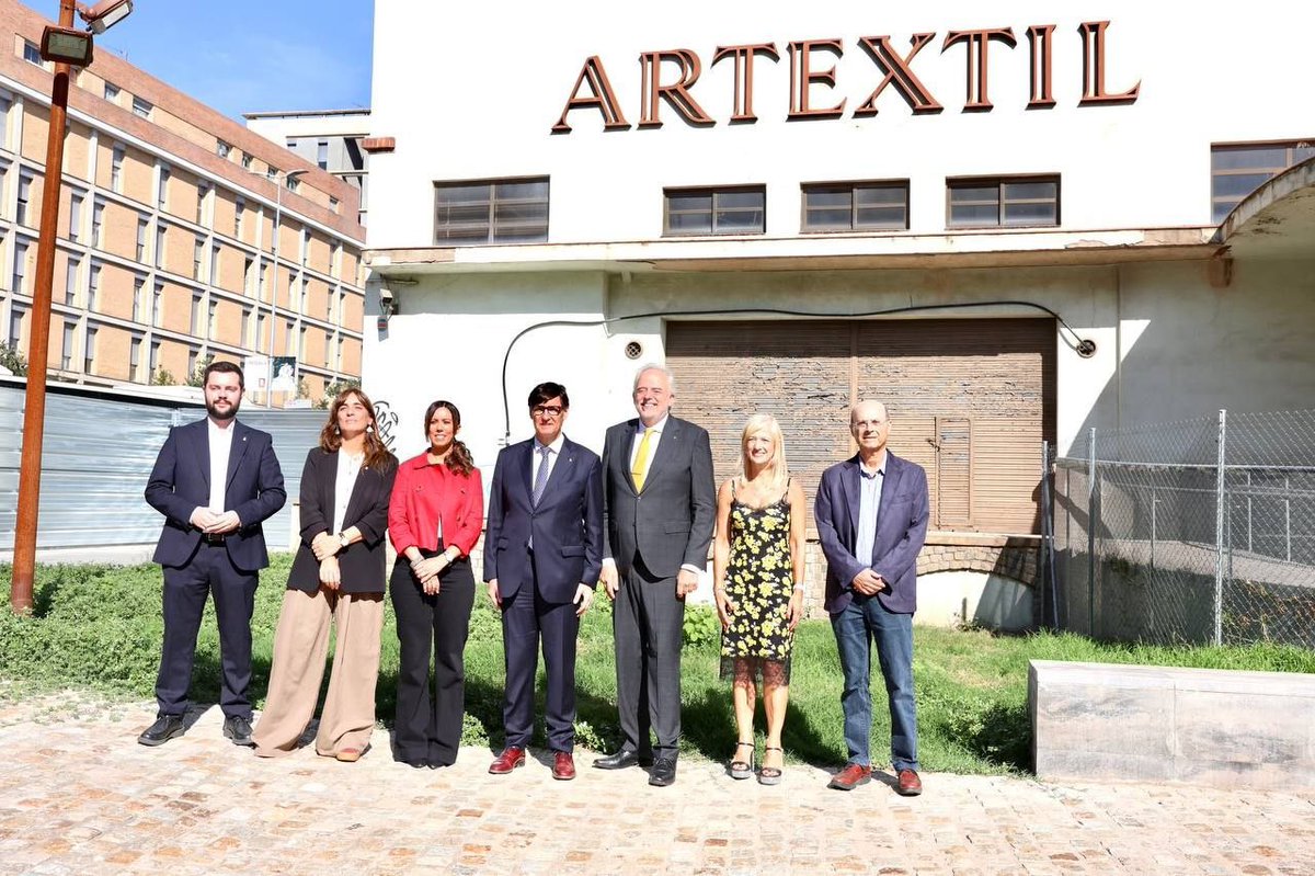 salvadorilla's tweet photo. Amb l’inici de la rehabilitació d’Artèxtil comença a fer-se realitat el Nou Campus de Ciències de la Vida i la Salut de la @UABBarcelona a Sabadell. Un espai on es formarà el talent que cuidarà la nostra salut durant les pròximes dècades i que farà créixer el nostre sistema públic de salut. Quin èxit de país!