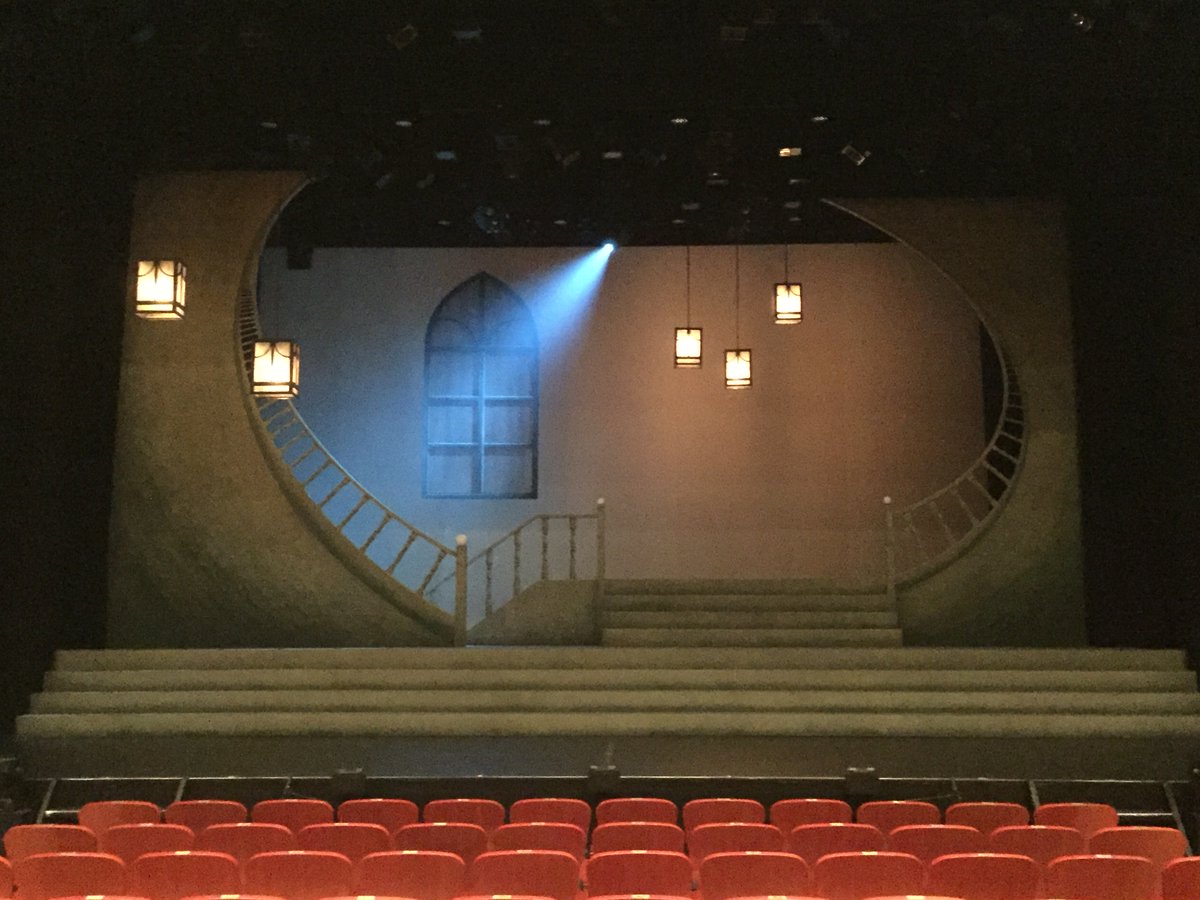 nishimori__hide's tweet photo. 「メサイア悠久乃刻」大千秋楽から9年。皆で突き詰めた、キャラクターたちの深い心。
勇貴が見せたミツの最期への悲嘆は美しかった。「人が死ぬって、大変なことなんだ」このシンプルな台詞が、大志の気骨、そして俳優キャストの作る空気で、今も魂に刻まれる台詞に。この作品は、今も宝。
#メサイア https://t.co/lGFzLL9cR0