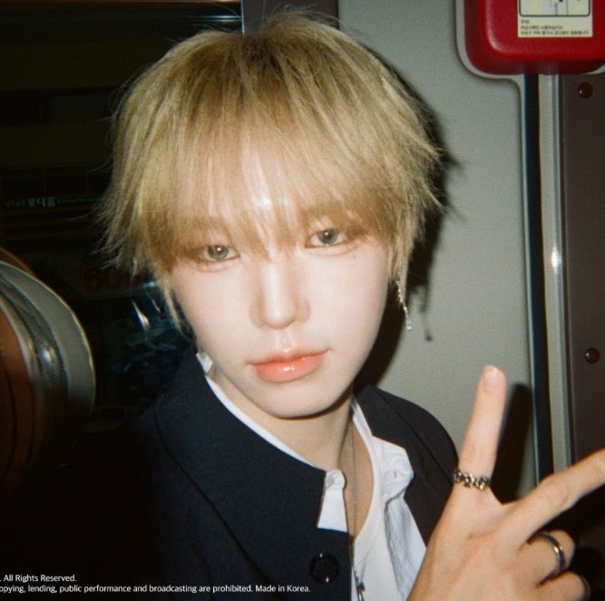 iloveth1_'s tweet photo. 불량냥이 https://t.co/1l5y2ZgVUW