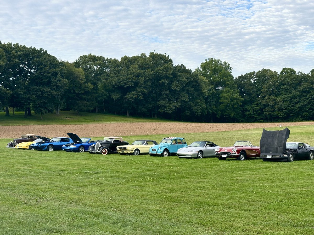 HopsOnTheHill's tweet photo. TONIGHT! 🚨🚘🍻 Last Cruise Night of the Season Thursday 4-8, all cars welcome! 🚙🏎️🛻 Thank you to all who joined us each week!
🍕Burning Peel Pizza Truck 4-8
🍦MooRAAH Ice Cream Truck 5-8 
🎶Live Music by Kent Besocke 4:30-7:30

#HopsontheHill #GlastonburyCT #CTbrewery #CTcars https://t.co/JIx6guEsHU
