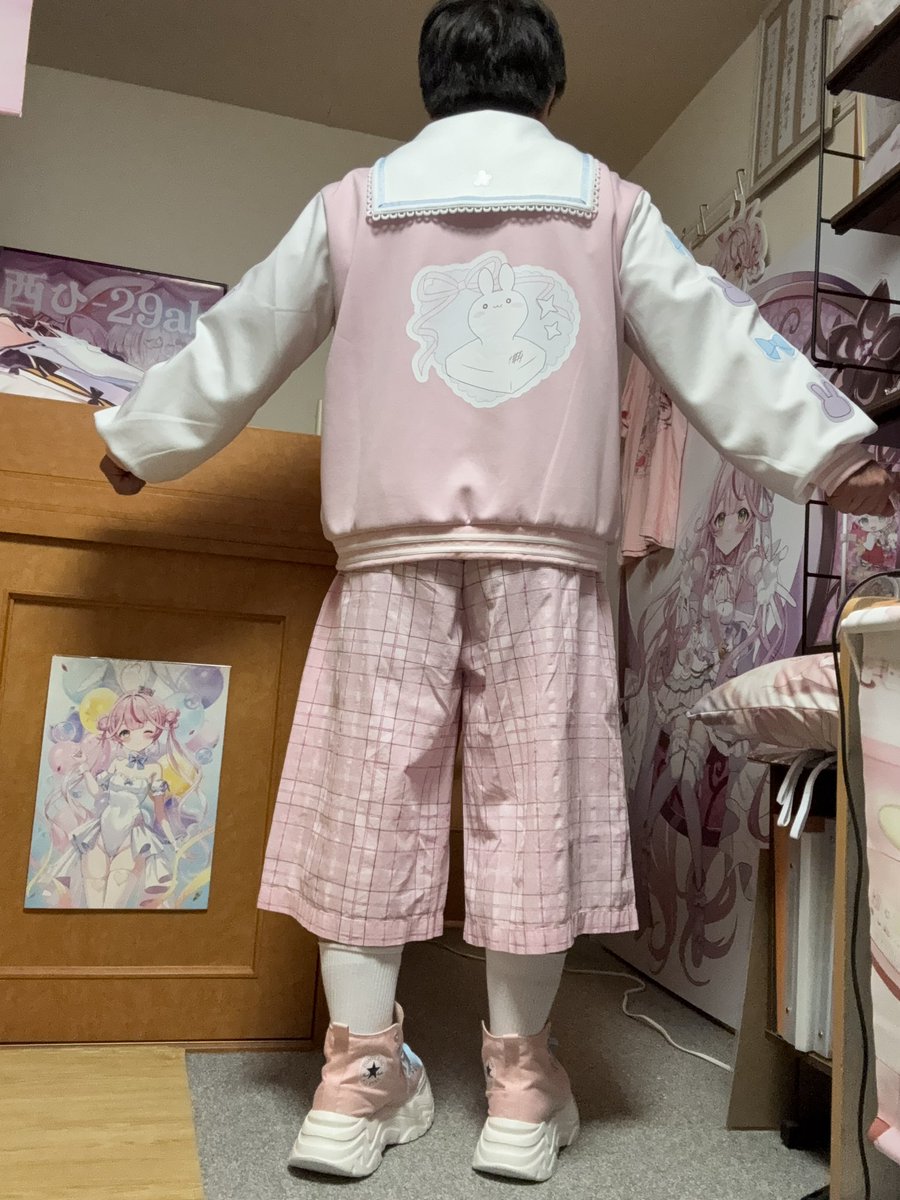 kuu_sen's tweet photo. ブルゾン着たのあげてといわれてたので…
なこち私服概念コーデ
#餅月なこ https://t.co/3gx2fCQHjI