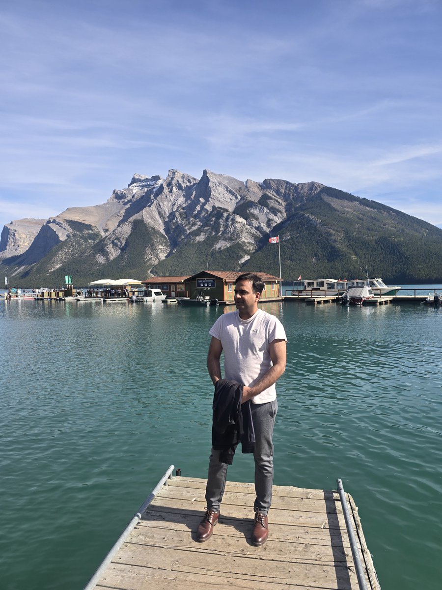 MudassarAPP's tweet photo. Lake Louise is glass. The air smells like pine and snowmelt. You can hear nothing but your own breath.

This is Canada at its wildest. 🏔️💙
#BanffNationalPark #ExploreAlberta https://t.co/bwH8GQuBUk