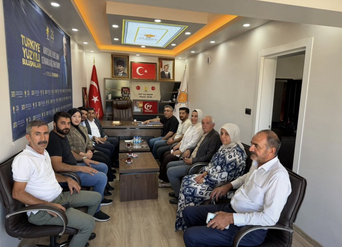 davutyildiz21's tweet photo. #Teşkilat Buluşmaları Programı Kapsamında Bugün;

📍Kulp İlçemizdeyiz.

İl Bilgi İşlem Uzmanımız Cengiz Babayiğit, İl Teşkilat Başkan Yardımcılarımız Furkan Gök ve Rojda Türkeş ile;

#Kulp İlçemizdeki 3 kademe teşkilat başkanlarımızla bir araya geldik. https://t.co/l4ly8WTfwa