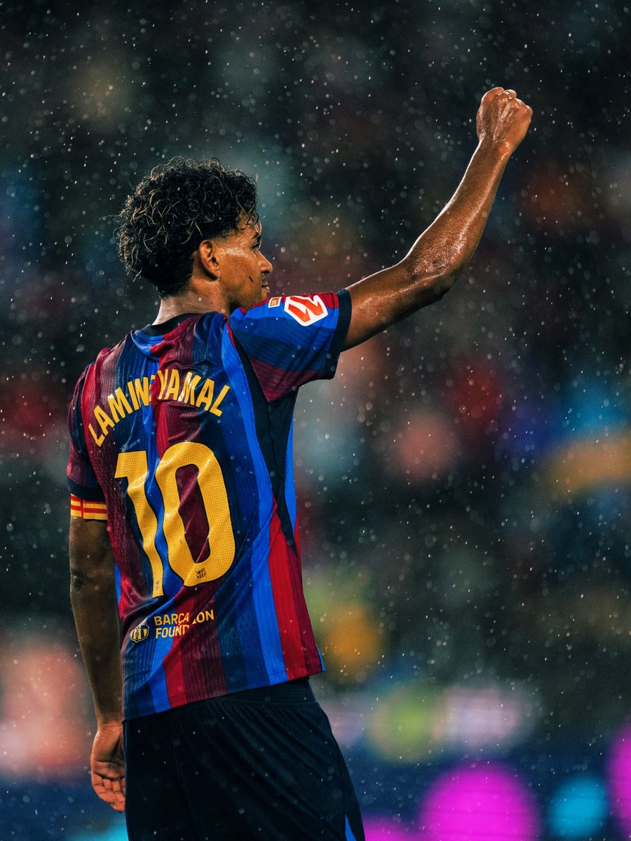 MesBlaugrana's tweet photo. Je déteste quand on compare Lamine à Neymar ou Messi. Neymar, c’est Neymar. Messi, c’est Messi. Et Lamine, c’est Lamine. À 19 ans, il écrit déjà sa propre histoire.

Pas « le nouveau Neymar », pas « le nouveau Messi ».

Il s’appelle Lamine Yamal Nasraoui Ebana, et c’est le meilleur joueur du monde. #LamineBalonDeOro