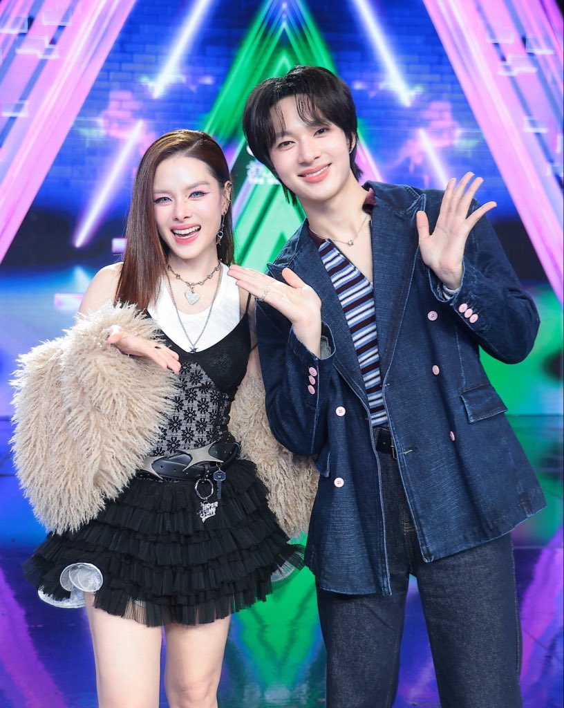 Aspa_ZunNaNu's tweet photo. ตอนเห็นเข็มขัด ว้ายยย #Supersun นี่หน่า สักพักเอ๊ะต่างหูอันนี้ซปซยังไม่วางขายหรือคอลใหม่หรอ เอ๊ะ แต่สร้อยซปซนั้นนะ 55555 สรุปคือซปซทั้งเซ็ต คุณCEOยิ้มกริ่ม 

NUNEW WALL SONG   
#TheWallSongxนุนิว https://t.co/wo4AzLuuLI
