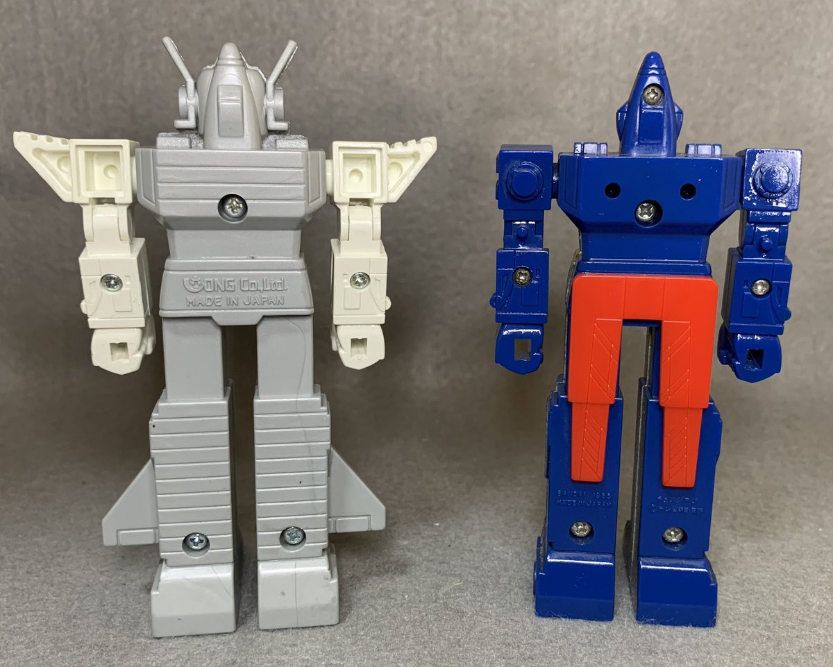 Aburachoujin102's tweet photo. …実はこのアイテム、
マイティメタル、チェンジロボの改造品。
だいぶ変更されてるけど所々に名残が見られる
武器はチェンジロボでは合金だけどプラになっており、盾に収納もできなくなっている

出自的に褒められたモノでは無いんだけど、やたらカッコ良く見えてしまうなあ https://t.co/zrfGtQeTjj