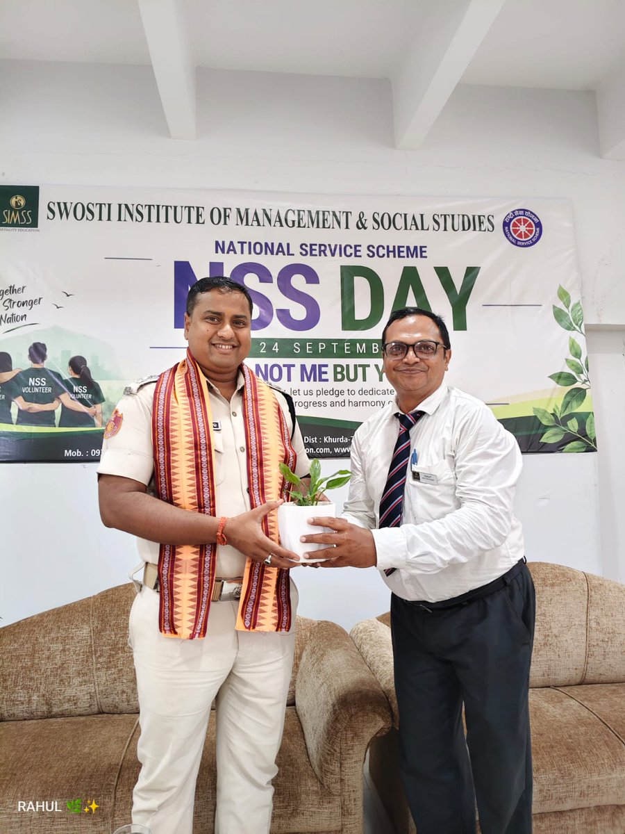 swosticollege's tweet photo. On the eve of NSS Day, SIMSS organised an insightful 𝐀𝐰𝐚𝐫𝐞𝐧𝐞𝐬𝐬 𝐏𝐫𝐨𝐠𝐫𝐚𝐦𝐦𝐞 𝐨𝐧 𝐖𝐨𝐦𝐞𝐧’𝐬 𝐒𝐚𝐟𝐞𝐭𝐲, led by 𝐌𝐫. 𝐒𝐭𝐚𝐥𝐢𝐧 𝐁𝐢𝐬𝐰𝐚𝐥, 𝐈𝐈𝐂, 𝐉𝐚𝐭𝐚𝐧𝐢 𝐏𝐨𝐥𝐢𝐜𝐞 𝐒𝐭𝐚𝐭𝐢𝐨𝐧. 👮‍♂️ https://t.co/u5wAvoPdgN