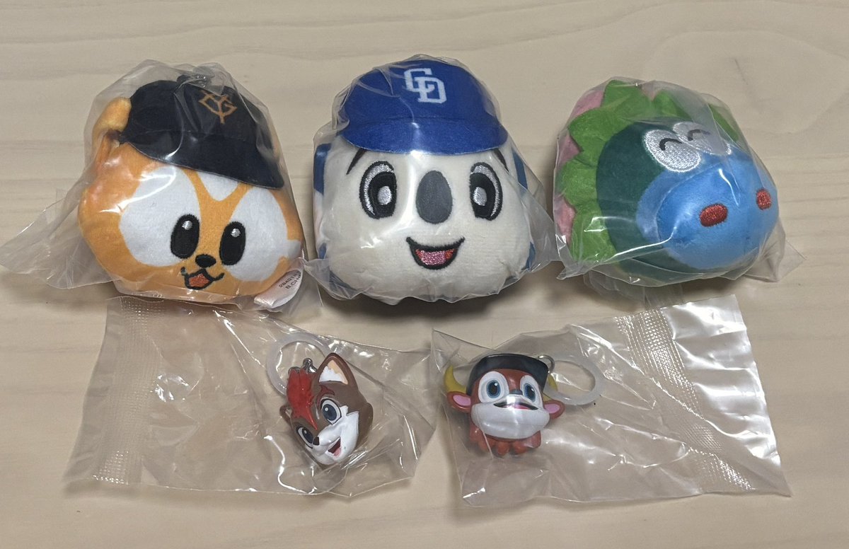 _kishicoo_'s tweet photo. 【譲渡】プロ野球マスコット めじるしアクセサリー / フェイスぬいぐるみ

譲:(ぬいぐるみ)ジャビット、ドアラ、スラィリー
(めじるし)フレップ、バファローブル

求:定価(＋送料)

都内近郊手渡しか、郵送でのお取引希望です。
お気軽にご連絡ください⭐︎ https://t.co/OI9luMM3XY