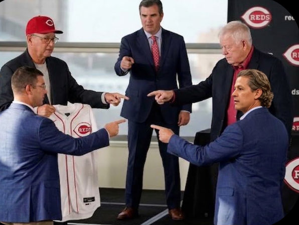 GuyWhite_'s tweet photo. The reds FO rn 😂 sell the damn team. Free us fans of this clown show https://t.co/jlGX6tOXHM