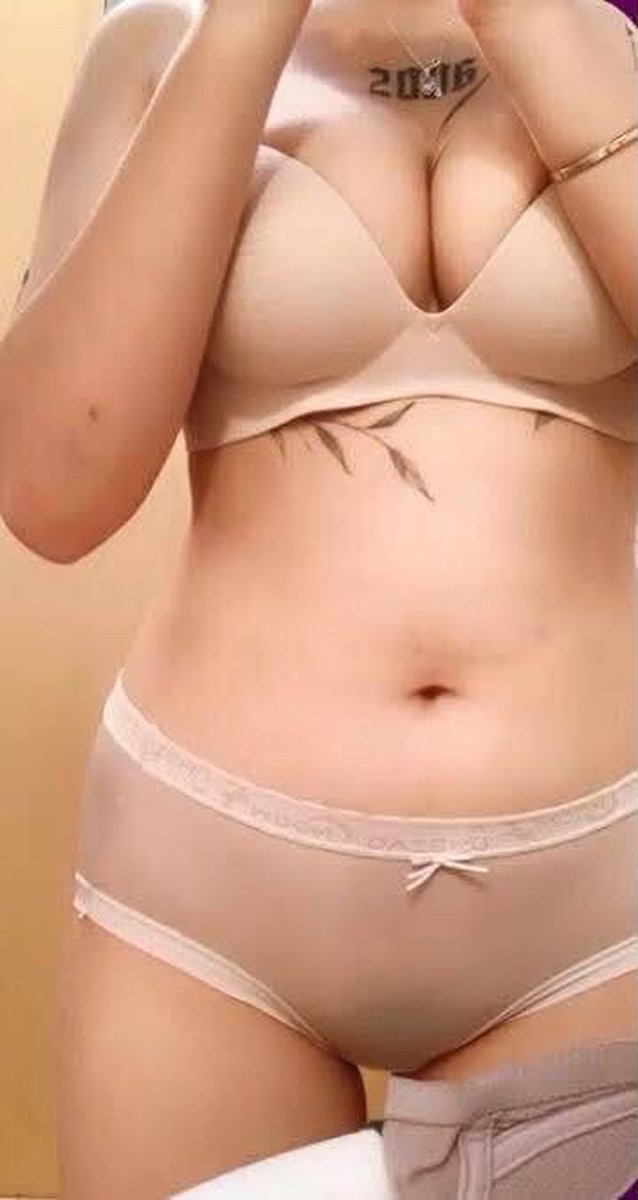 goduk821's tweet photo. Xem cặp vú dâm của con đĩ 2k6 lộ clip kìa múp ác https://t.co/DUklY5cu7W