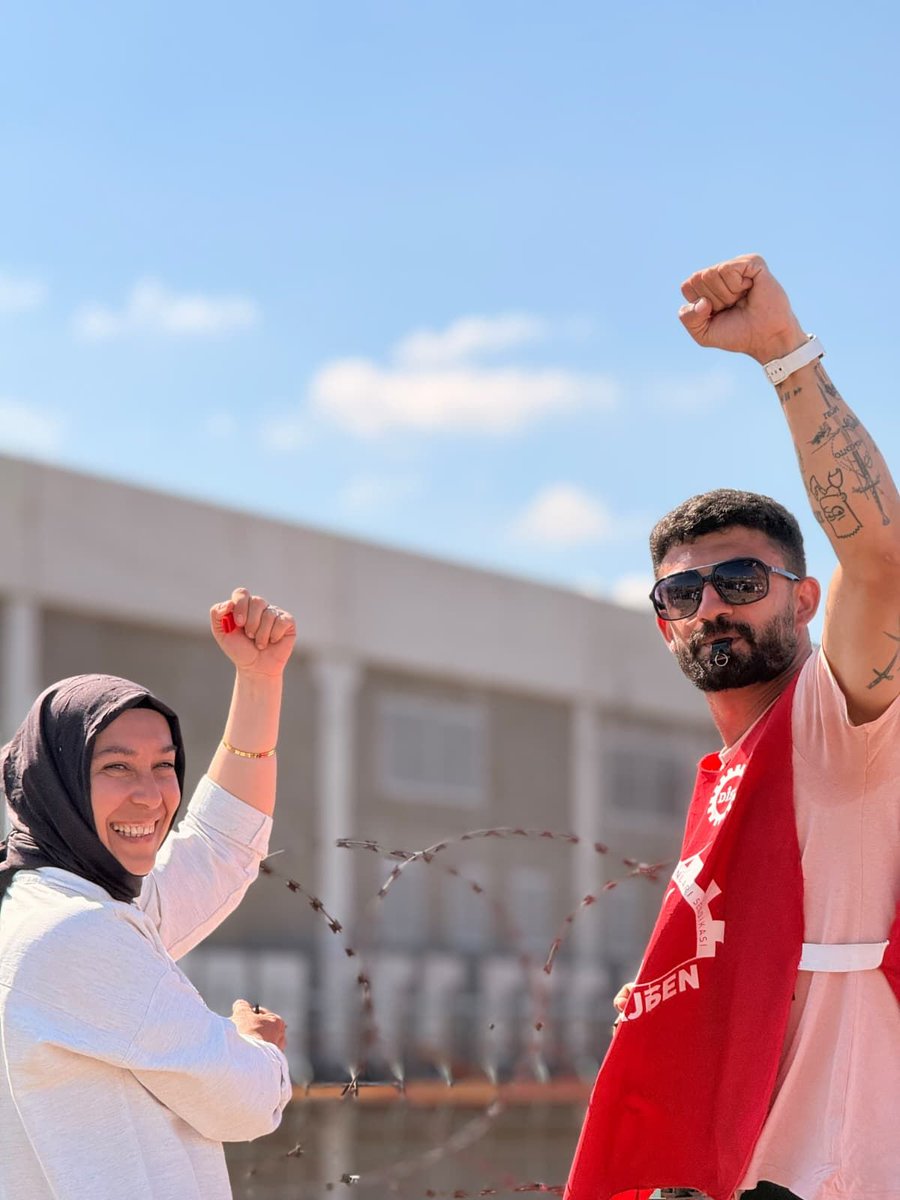 Jinepsgazetesi2's tweet photo. Smart Solar Aliağa işçileri direndi ve kazandı
Merve Altıntaş Capra'nın haberi Jineps'in web sayfasında.
https://t.co/xlmrvJFU9a https://t.co/G9zH6qjTQS