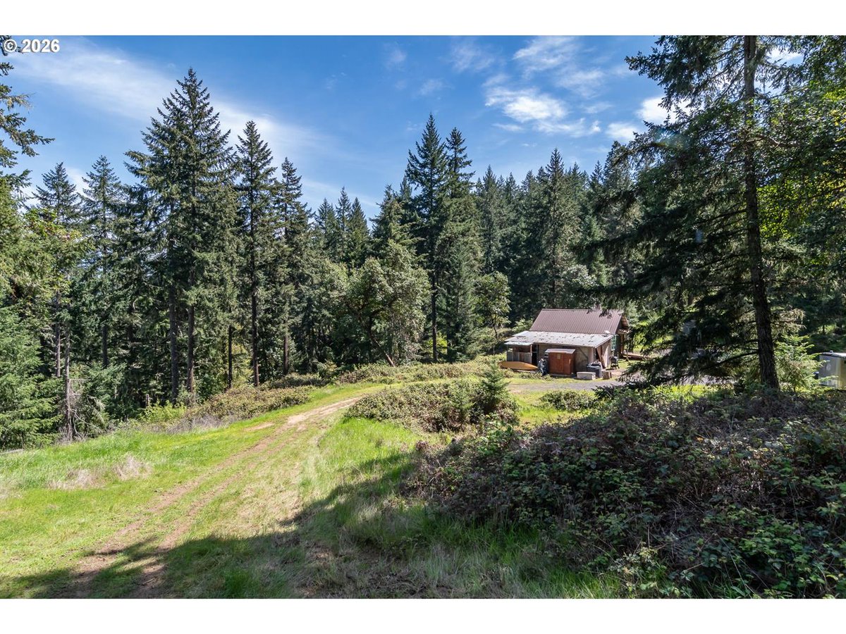 JulieBancroft5's tweet photo. This is an outstanding Roseburg home with tons of great features to offer. #RealEstate #HomesForSale

Please reach out with any questions or if you'd like to know more details at 541-680-1484! https://t.co/A62cn4N8g4