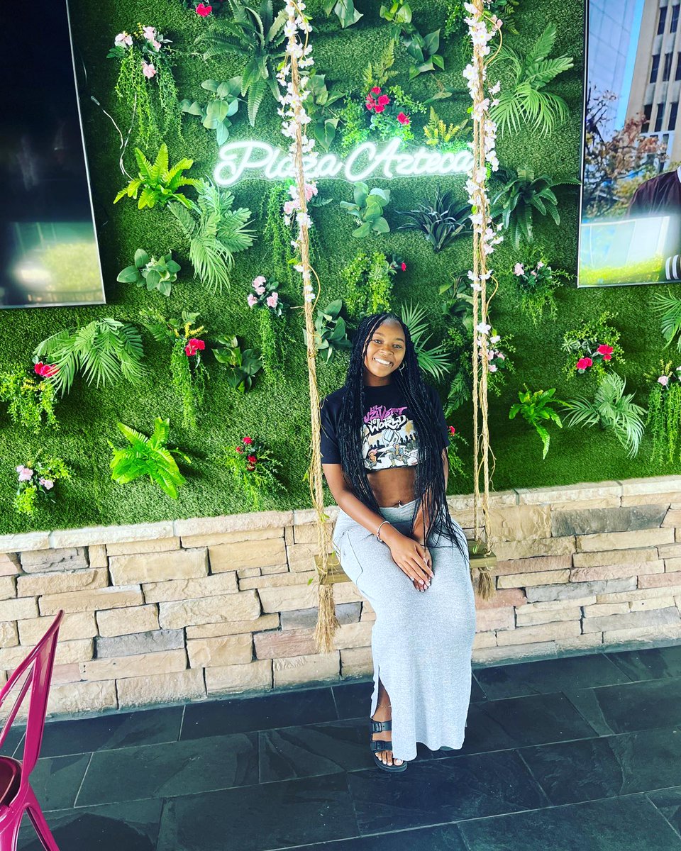 elizabethcedr0's tweet photo. Just like that, she’s 18! Happy birthday, Amiyah! https://t.co/3JXndm7HmP