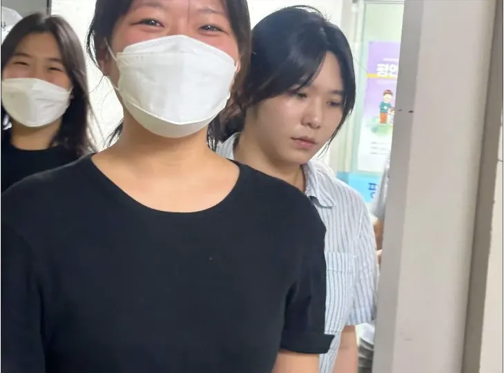 GregoryElich's tweet photo. Trump and President Lee: Please Free the Three Korean Student Protesters Who Took a Courageous and Just Stand for Korea’s Sovereignty and Peace. 

한국의 주권과 평화를 위해 용기 있고 정의로운 행동에 나선 세 대학생을 석방해 주십시오.
@SimoneChun
https://t.co/DhcXa1k30g https://t.co/lkxjtFDJ6e