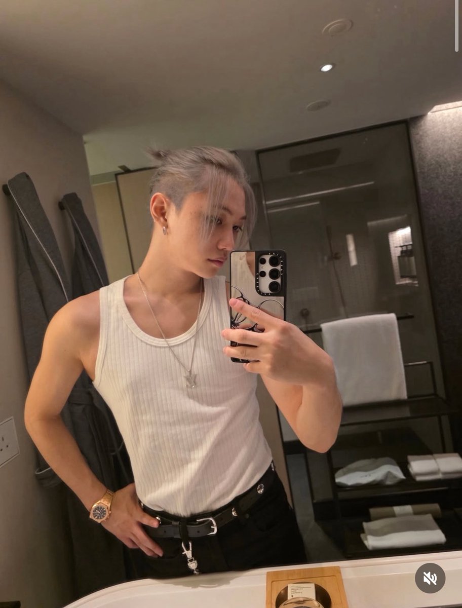 loveandskz's tweet photo. Dessert(s)? 

#ssd #stayselcaday #felix #straykids #필릭스 https://t.co/Q9dJHaR5Xm