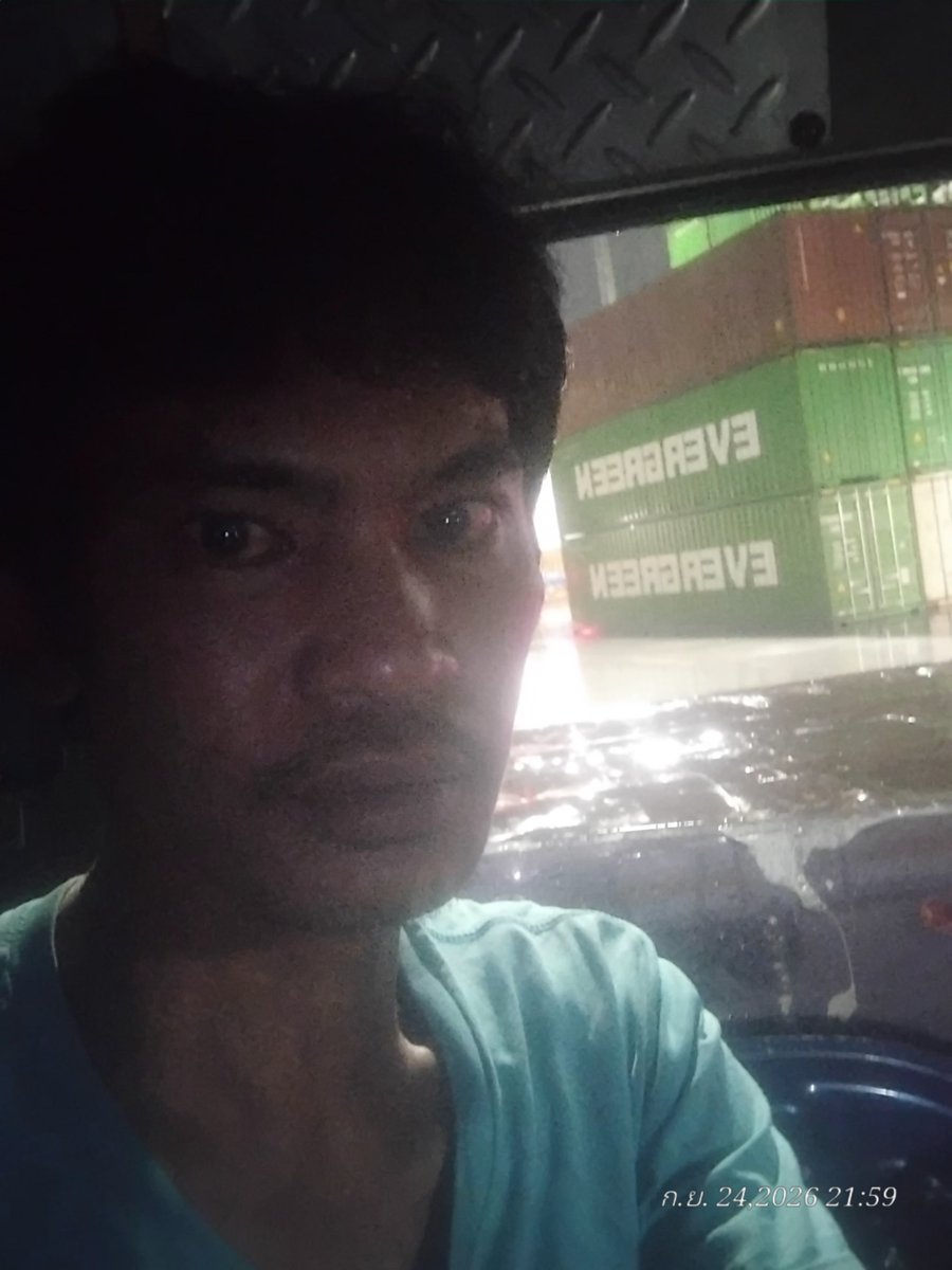 KumsaenKreeta's tweet photo. ทำงานทอยตู้ตากฝนอีกแล้วขับรถยากอีกแล้วเราเหงาๆทั้งคืนที่เคอรี่ https://t.co/8VOzbSkW0s