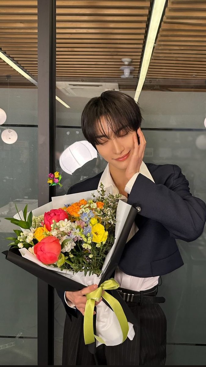 manyangowoa's tweet photo. 우와 안녕하세요 트친소 올리면서 거진 두배의 에이티니들과 함께하게 되었습니다...! 얼떨떨하네요... 먼저 알티 마음으로 제 트친소 멀리멀리 보내주신 기존 트친분들께 감사의 말씀 전합니다!! 
새로 트친 된 분도 차근차근 오래오래 봬요! 즐거운 추석 되시구 남은 2026년도 행복합시다❣️ https://t.co/kEbJGOnpNH