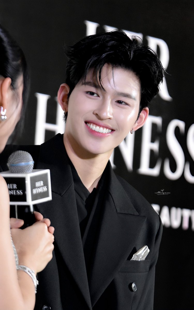 nottospace's tweet photo. พี่อยากเห็นปอนยิ้มเยอะๆน้าาา~

HER HYNESS WITH POND

#HerHynessxPond
#HerHynessNo1Mask
#ppnaravit https://t.co/OL0ikkV52l