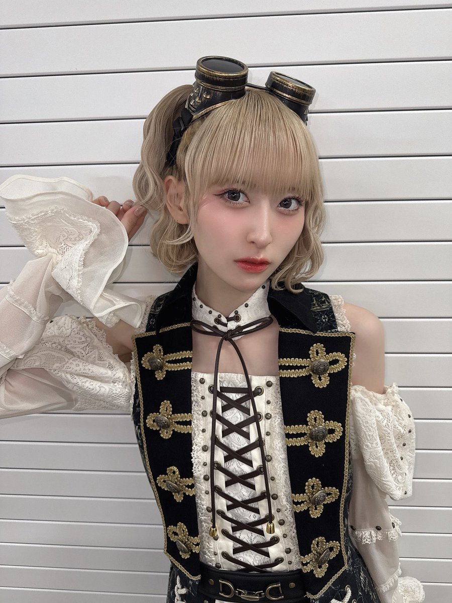 black_necco's tweet photo. 好きな衣装は海賊衣装。かっこいいし可愛い！好きな髪型はちょいウェーブのショートやまとめ髪が可愛すぎ。
#なつみんはスパークル 
#川中子奈月心 https://t.co/Ym6ihEytgw